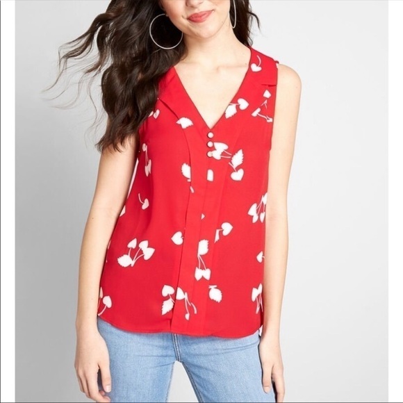 ModCloth Unrivaled Enjoyment Sleeveless Top Cherry Heart - Picture 1 of 6